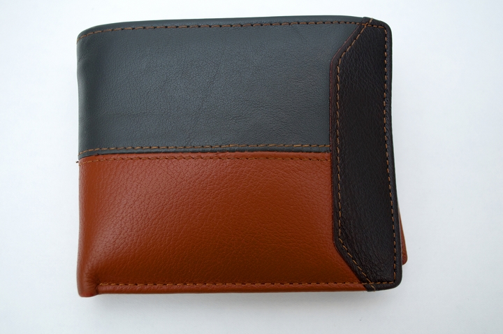 5 Practical Uses of a Leather Wallet